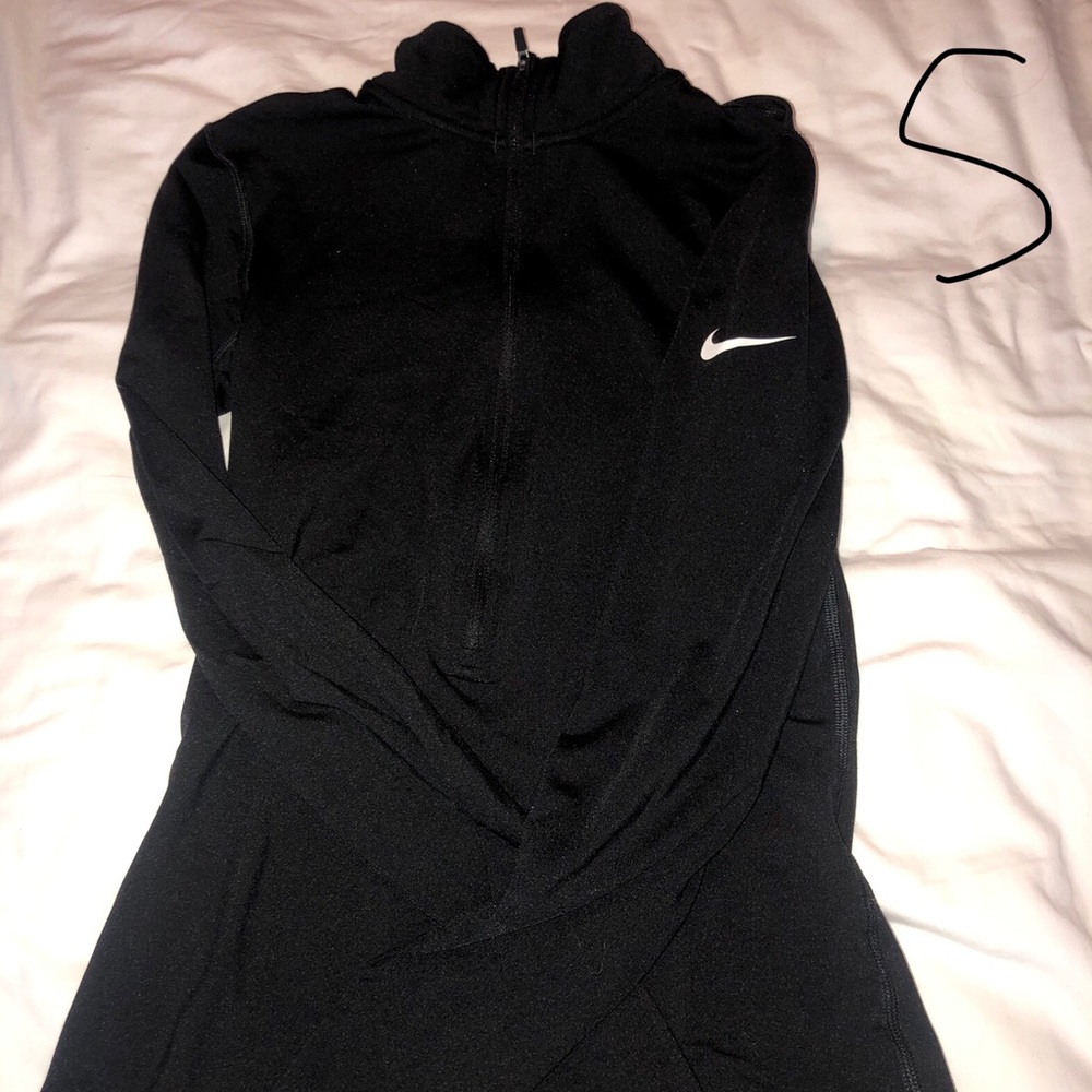 Women’s Nike drifit long sleeve